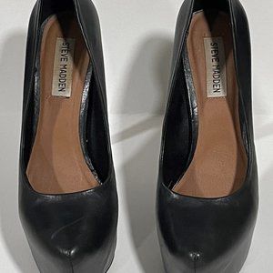 Steve Madden Black pumps